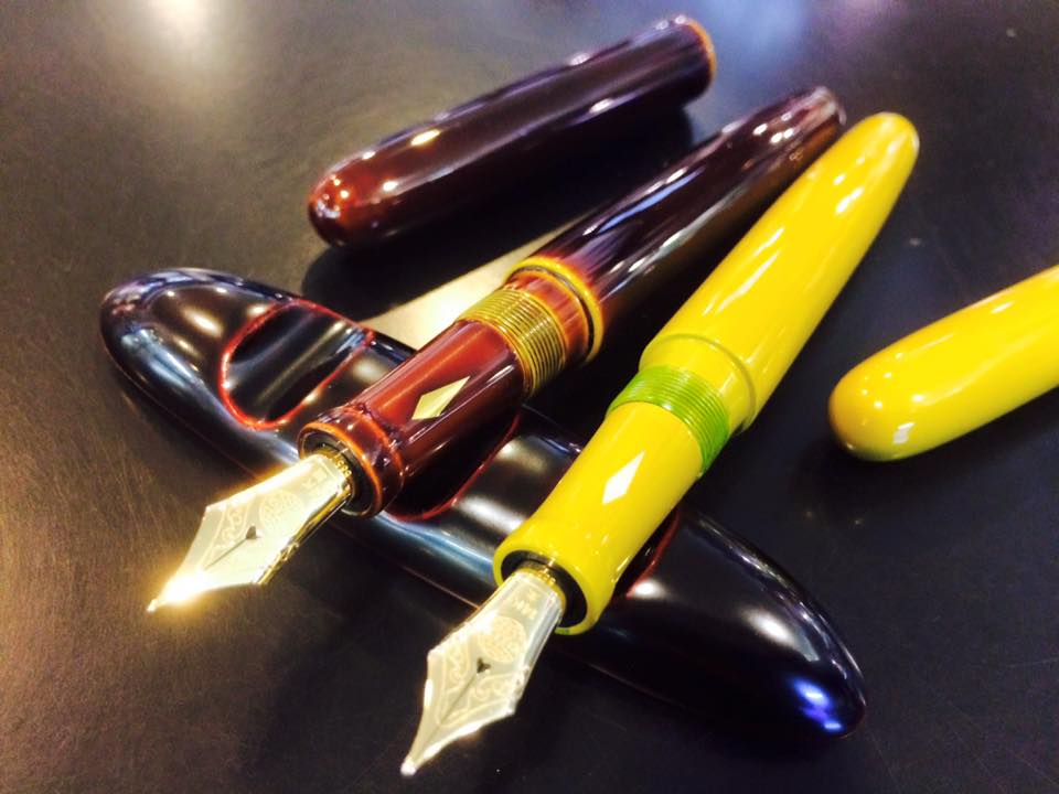 黄朽葉と朽葉溜塗り万年筆