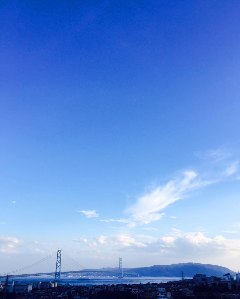 青空と明石海峡大橋