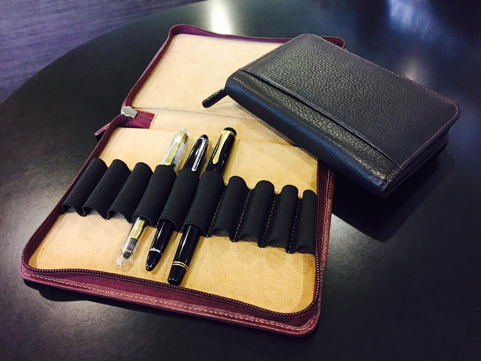 キップレザージップペンケース準備中