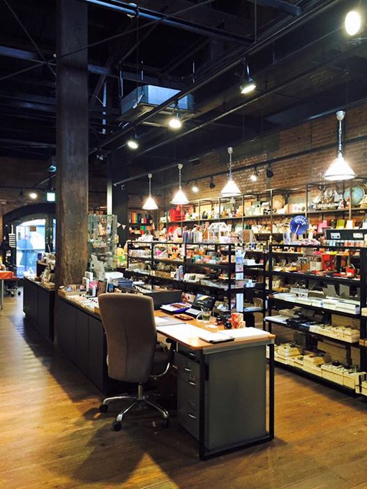 午後からの神戸煉瓦倉庫にて