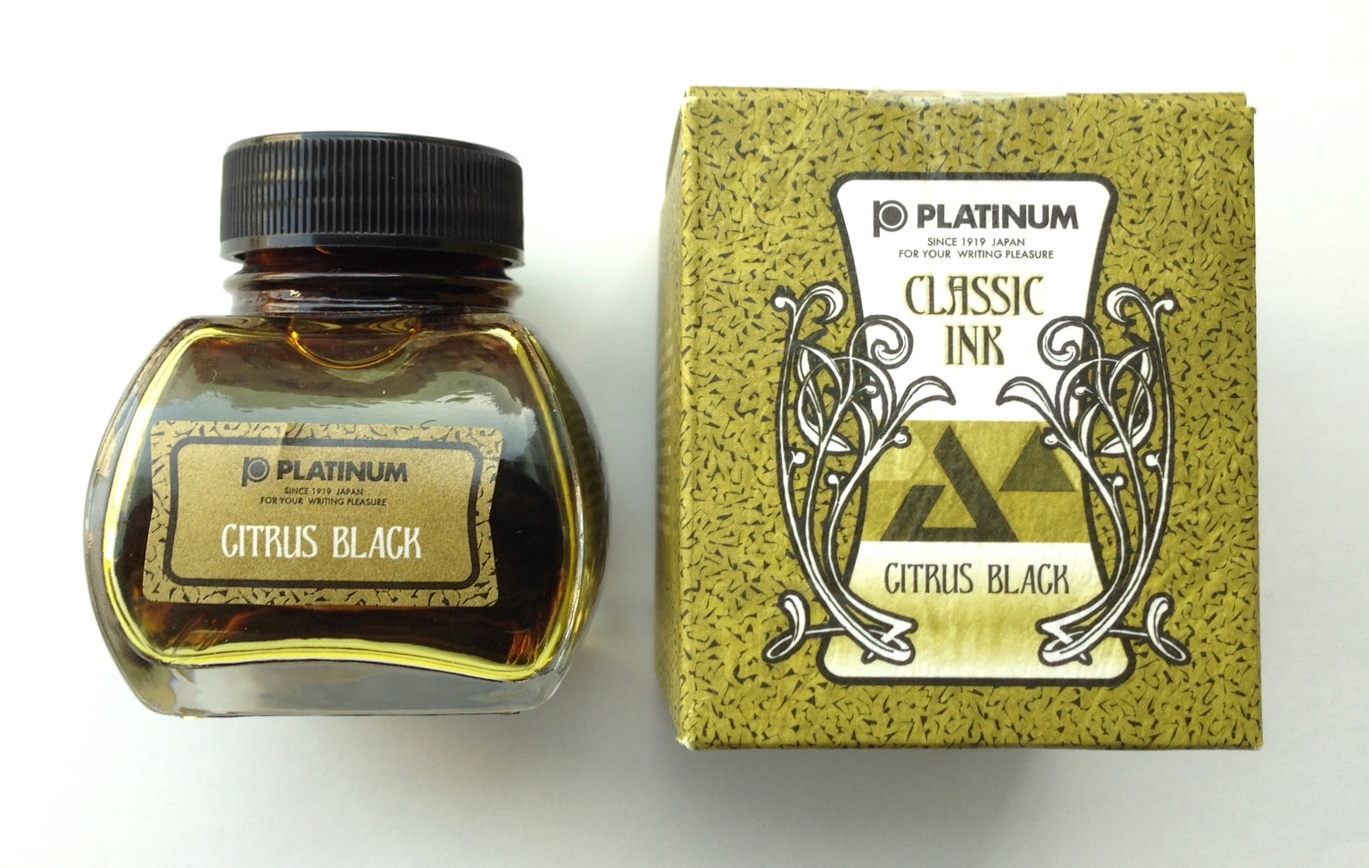 小日向京のひねもす文房具｜第七十七回「プラチナ万年筆 古典インク シトラスブラック」
