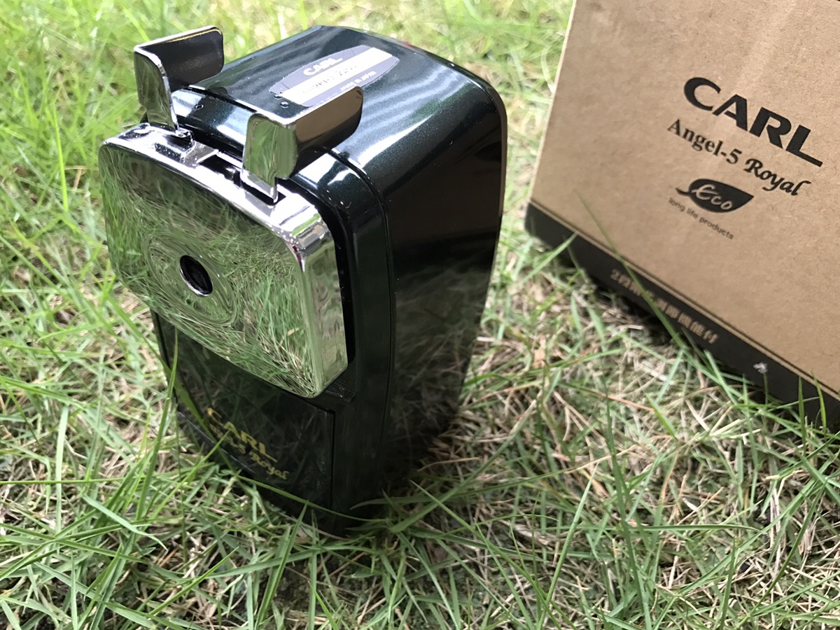 小日向京のひねもす文房具｜第九十三回「カール事務器 エンゼル5 ロイヤル」