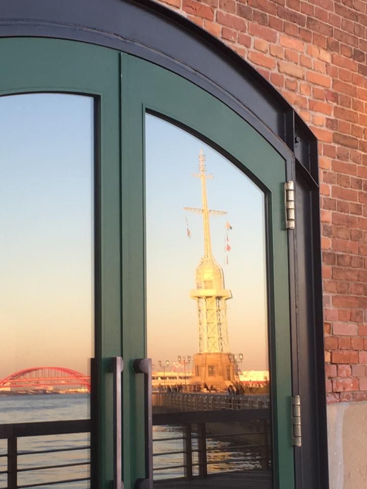 ハーバーランドの夕暮れ時