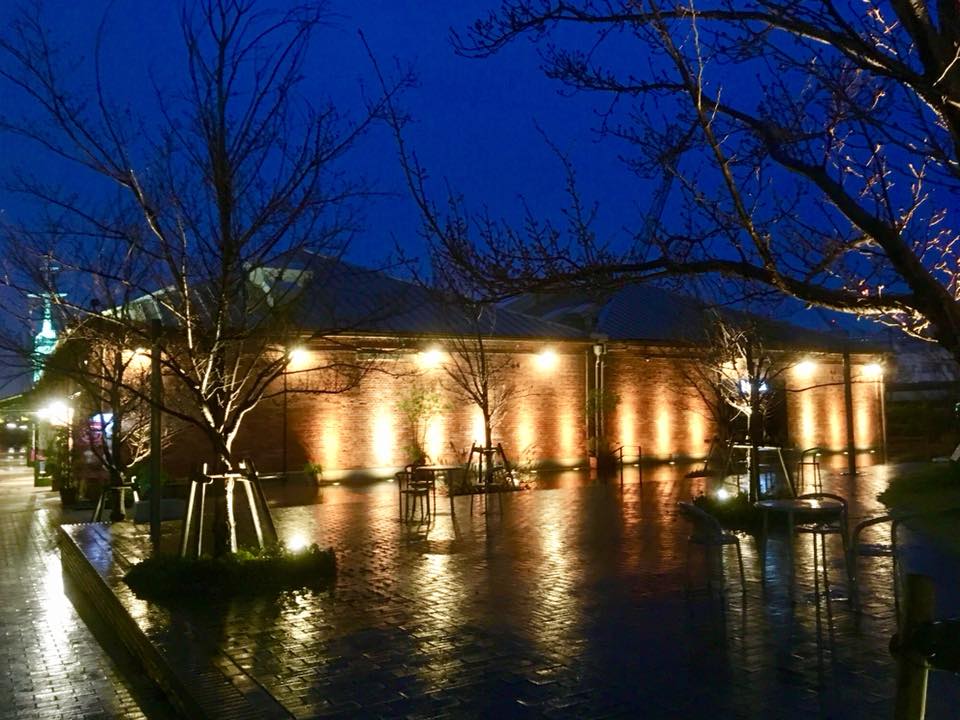 雨の神戸煉瓦倉庫にて