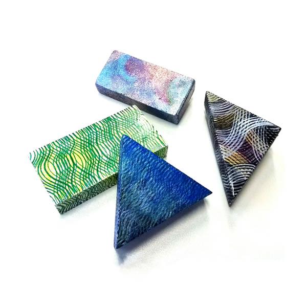 【文具の市 ワークショップ 6】キラキラアクリル絵の具「イリデッセンス」でアクセサリーを作ろう