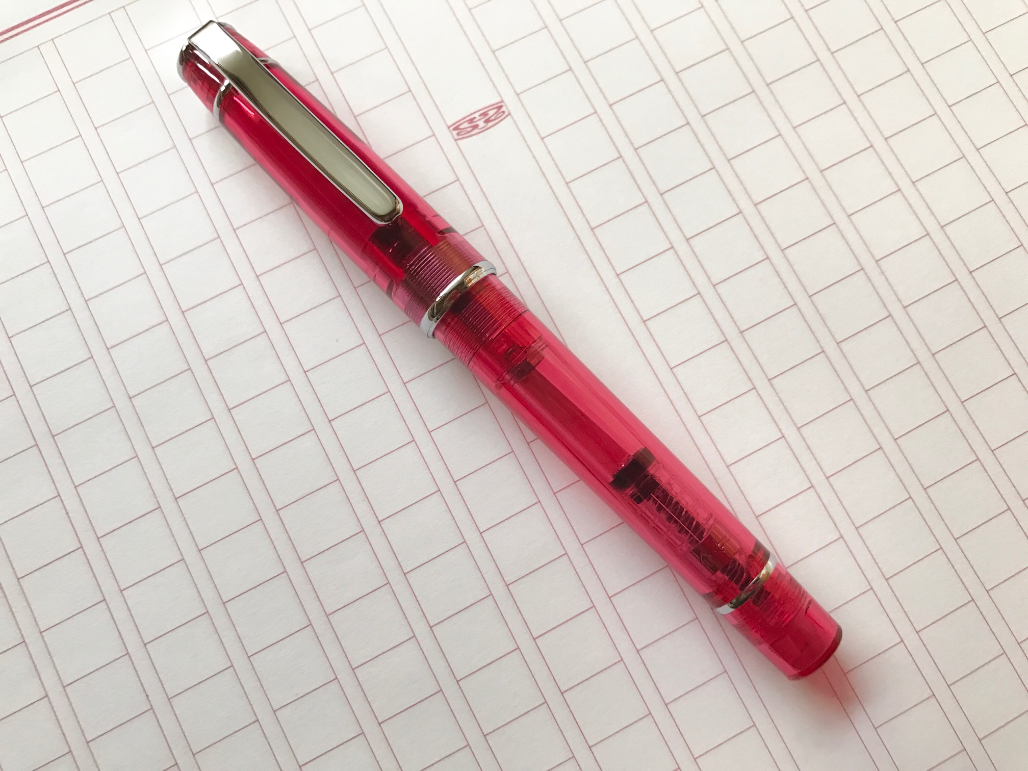 小日向京のひねもす文房具｜第百三十七回「オエステ会 プレラ アイビスレッド」