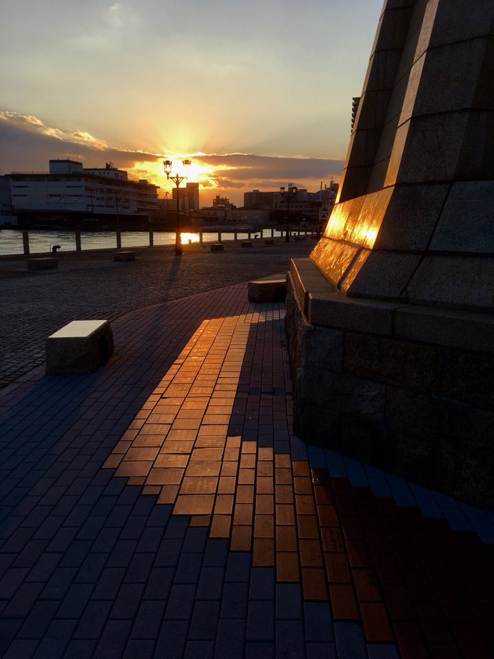 夕刻の神戸煉瓦倉庫界隈へ