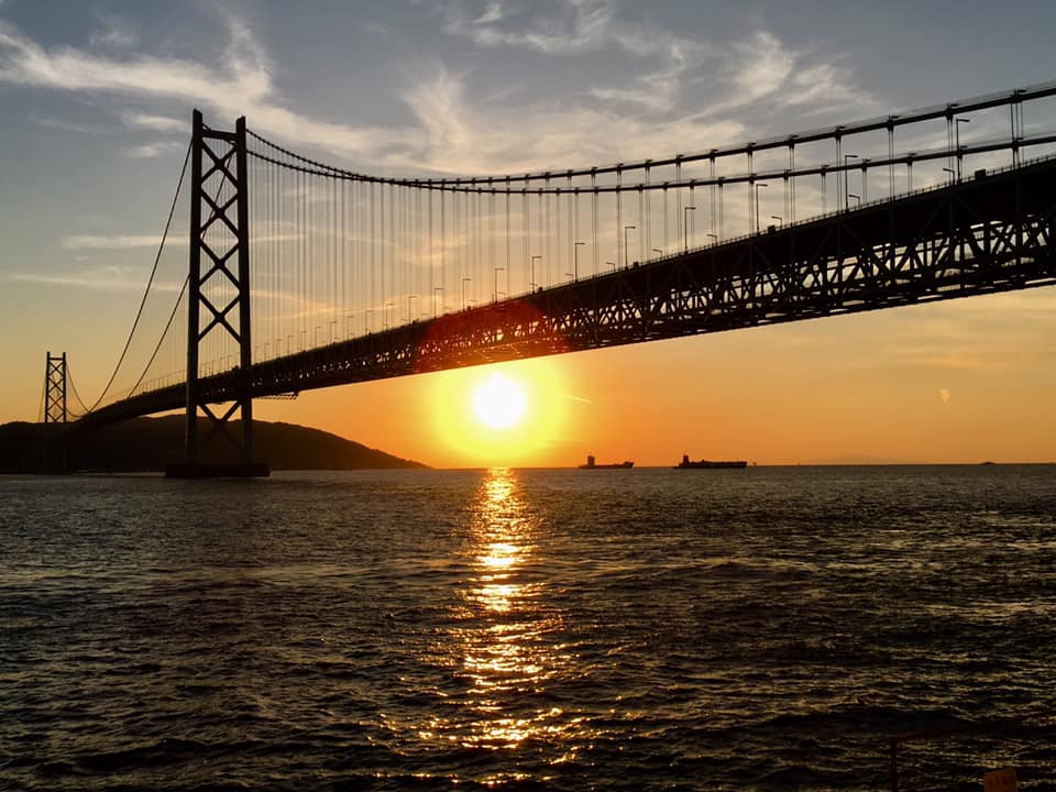明石海峡に沈む夕陽