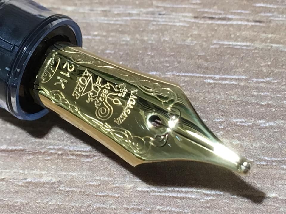 風見鶏の刻印際立つ21Kペン先