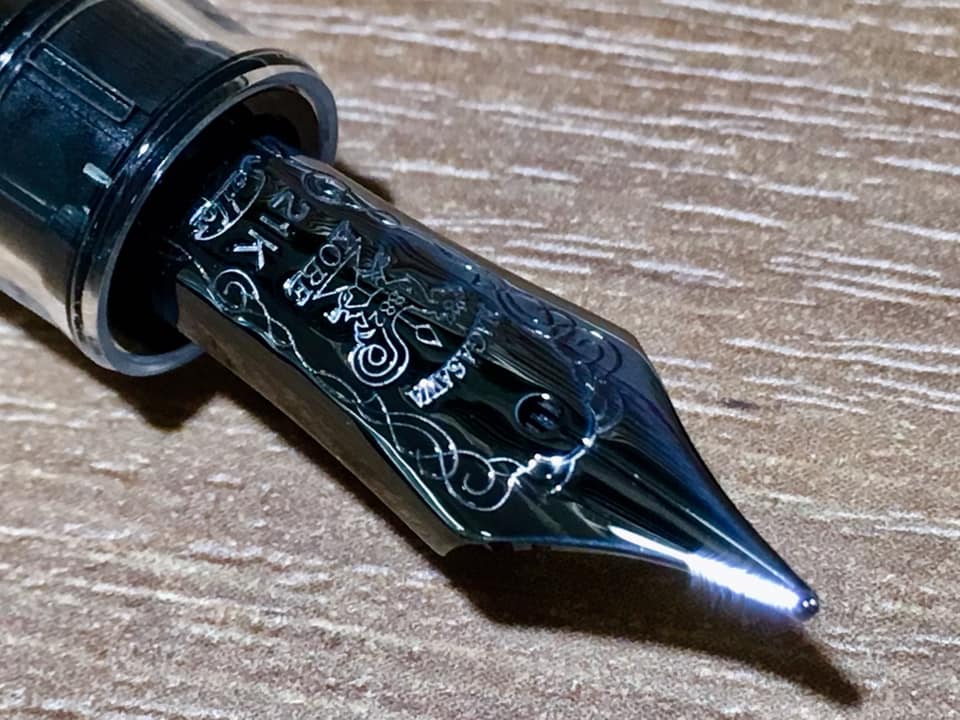 風見鶏の刻印際立つ21Kペン先