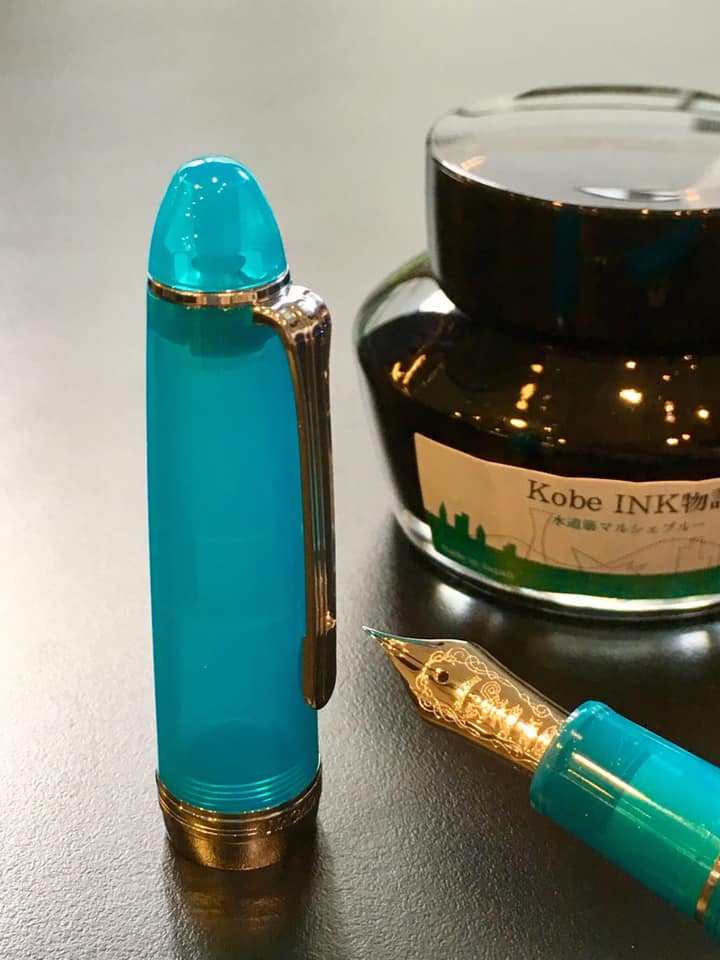 水道筋マルシェブルー万年筆