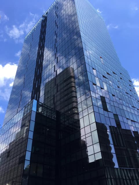 快晴の大阪梅田へ