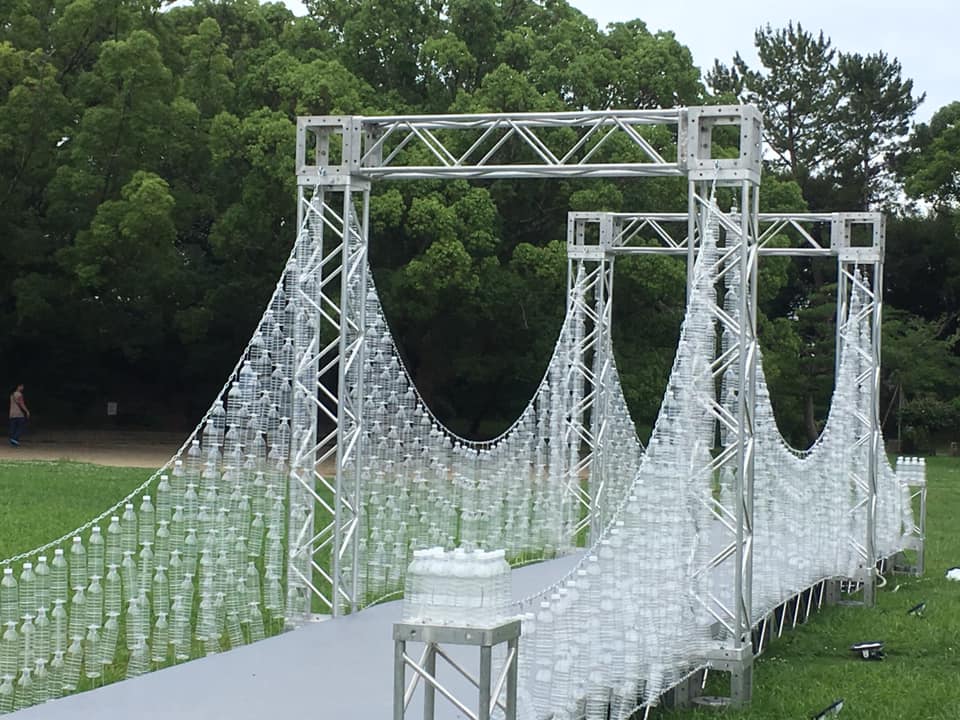 ペットボトル製の明石海峡大橋