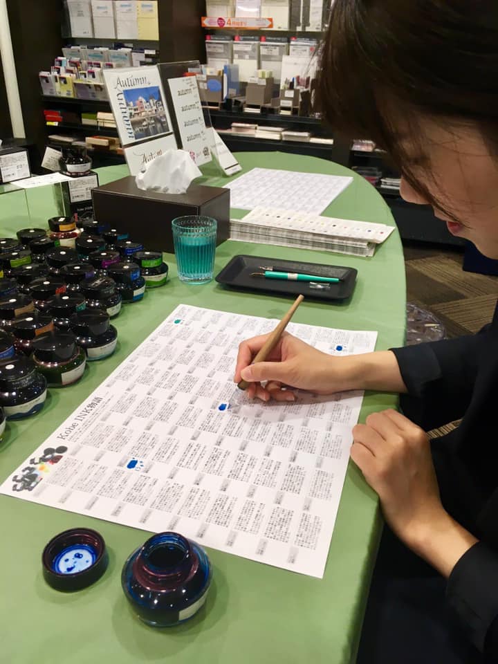 梅田茶屋町にて74色見本づくり