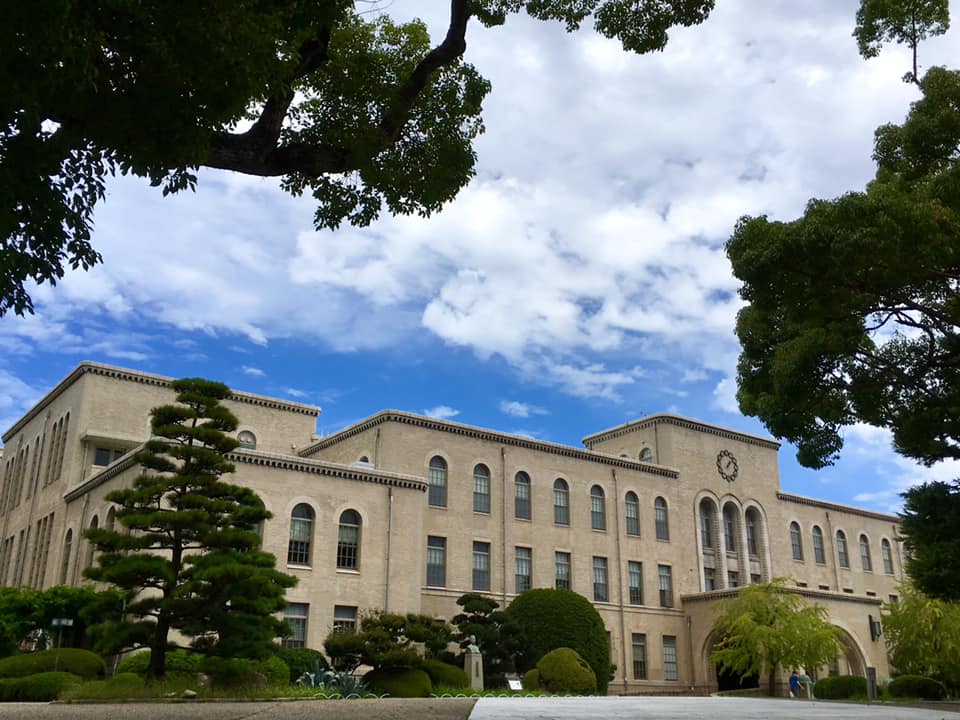 神戸大学 六甲台本館にて