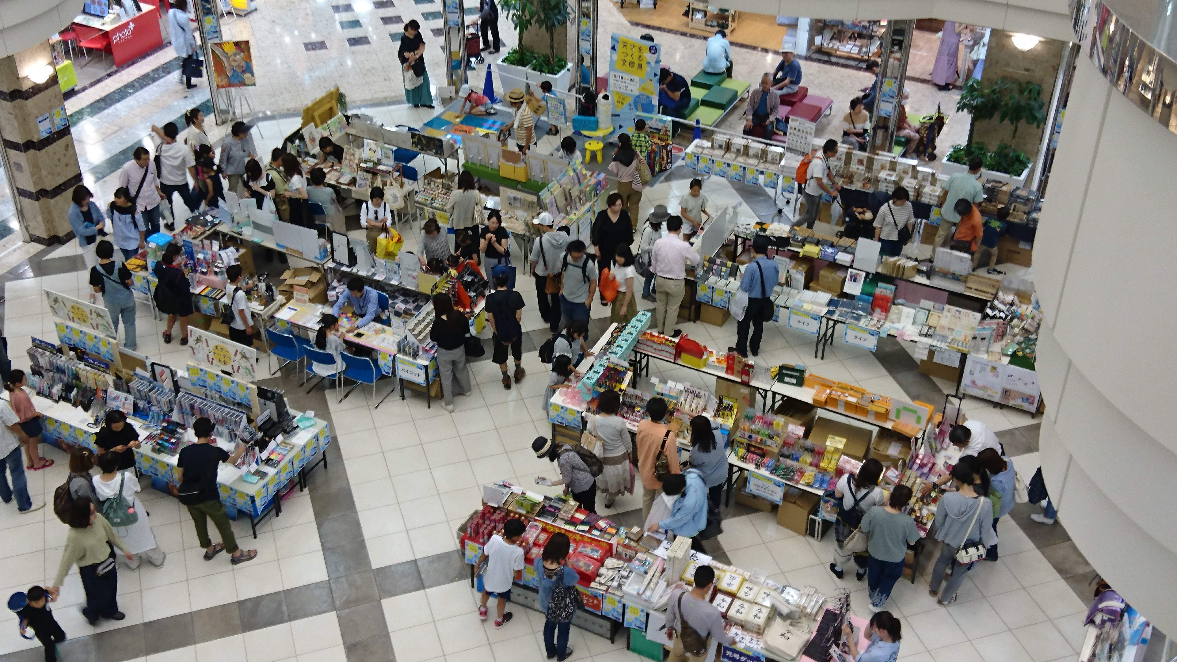 【プレンティ店】話題の文房具や新製品などを体験できたり、ワークショップが楽しめる『文具の学校』